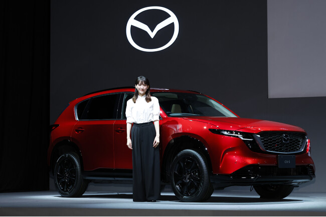 ブランドアンバサダー 綾瀬はるかさん 緊張の生リポートを実施　新型「MAZDA CX-5」発表会 開催