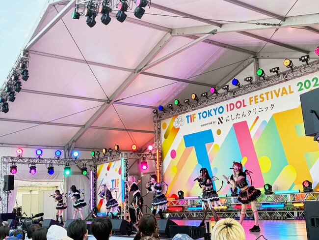 AVAM、「TOKYO IDOL FESTIVAL 2026」全日出演！初のHOT STAGE＆新曲「てれぱしい(ハート)はあと」初披露【全日セットリスト掲載】