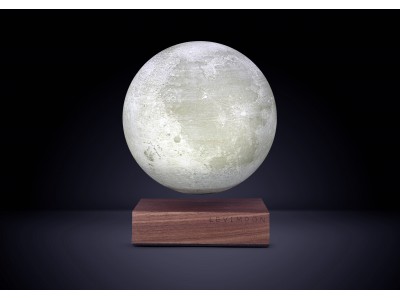 空に浮かぶ月が、そのままランプになった。世界初の浮遊式月型ランプ「Levimoon（レビムーン）」