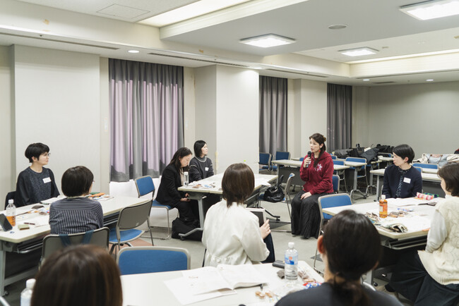 金融機関で働く女性がキャリアについて考える自主交流会「アフタヌーン・井戸端ダイアログ＠広島」を2月21日に開催。8金融機関から13名が参加し、キャリアデザインについて対話。