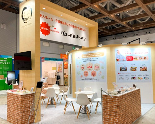 グローバルキッチン、段階導入できる給食サポートをCareTEX東京で紹介