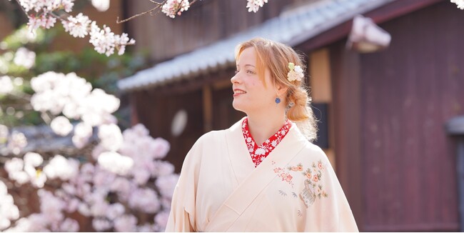 プレスリリース「ハンガリー刺繍を着物に施しSNSで人気の刺繍作家Andi氏　初のワークショップイベント開催」のイメージ画像