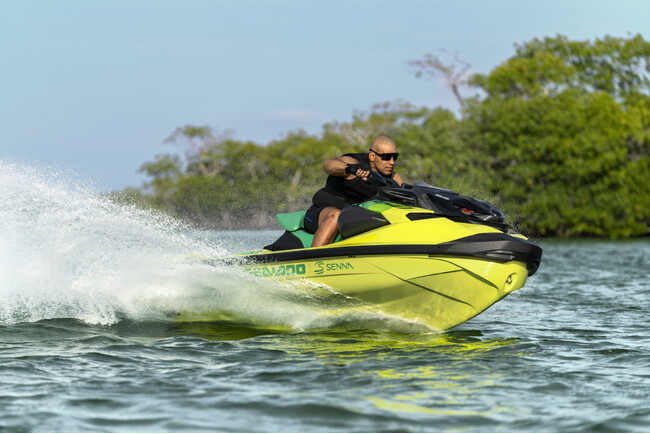 Sea-Doo、Sennaブランドとパートナーシップを締結　アイルトン・セナの不朽のレガシーを称える限定モデルを発表
