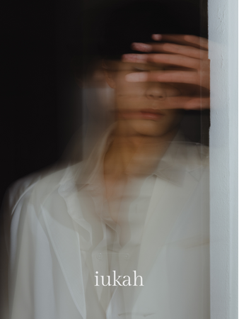 業界初、ツートンカラーの白衣が誕生　医療服ブランド「iukah（イウカ）」9月28日より販売開始