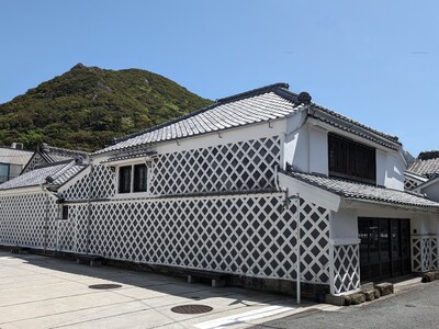 伊豆下田の築170年超の歴史的建築物「なまこ壁の家・雑忠」が宿泊施設に