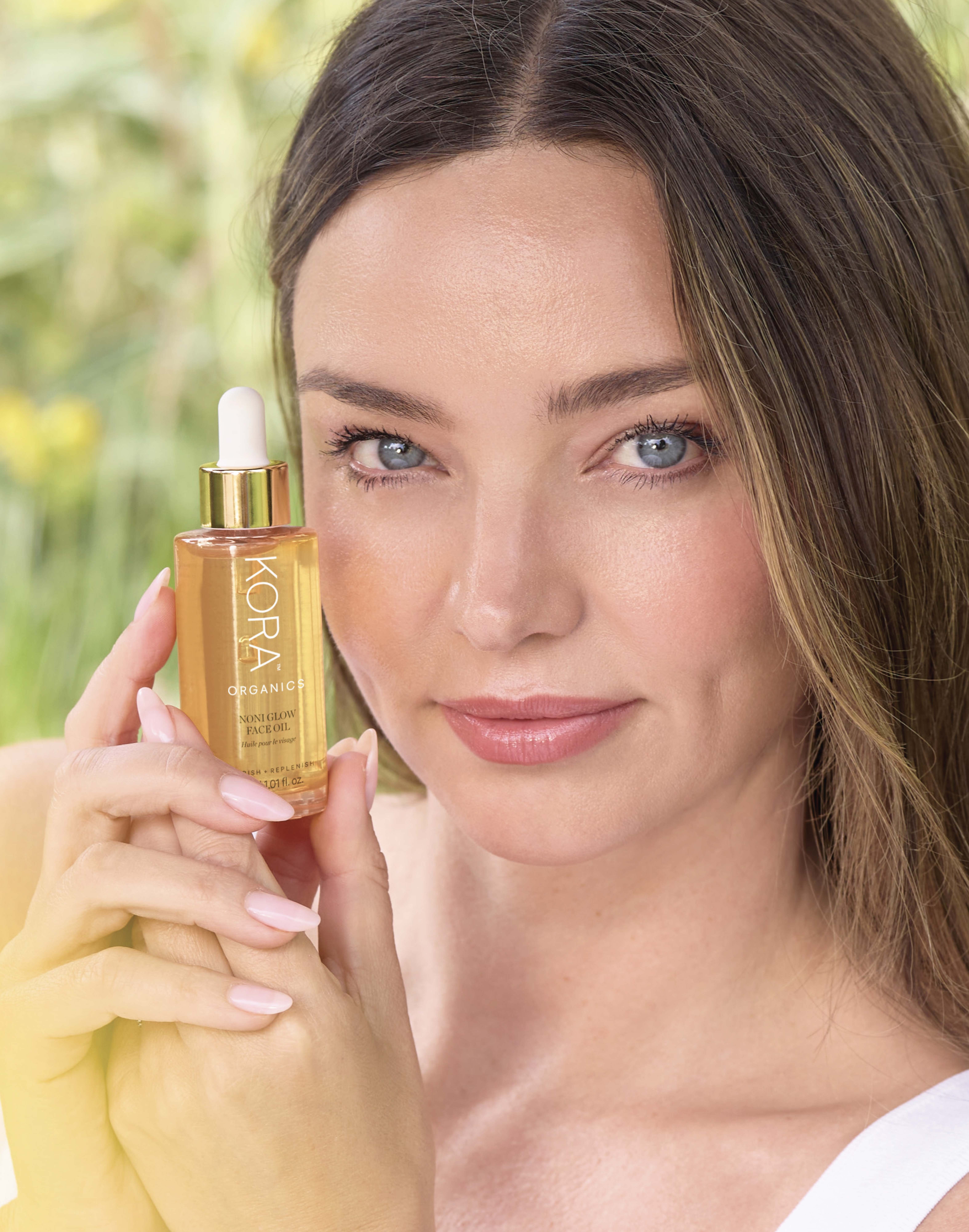 ミランダ・カーが創設したオーガニック認証スキンケアブランド「KORA Organics（コーラ オーガニックス）」