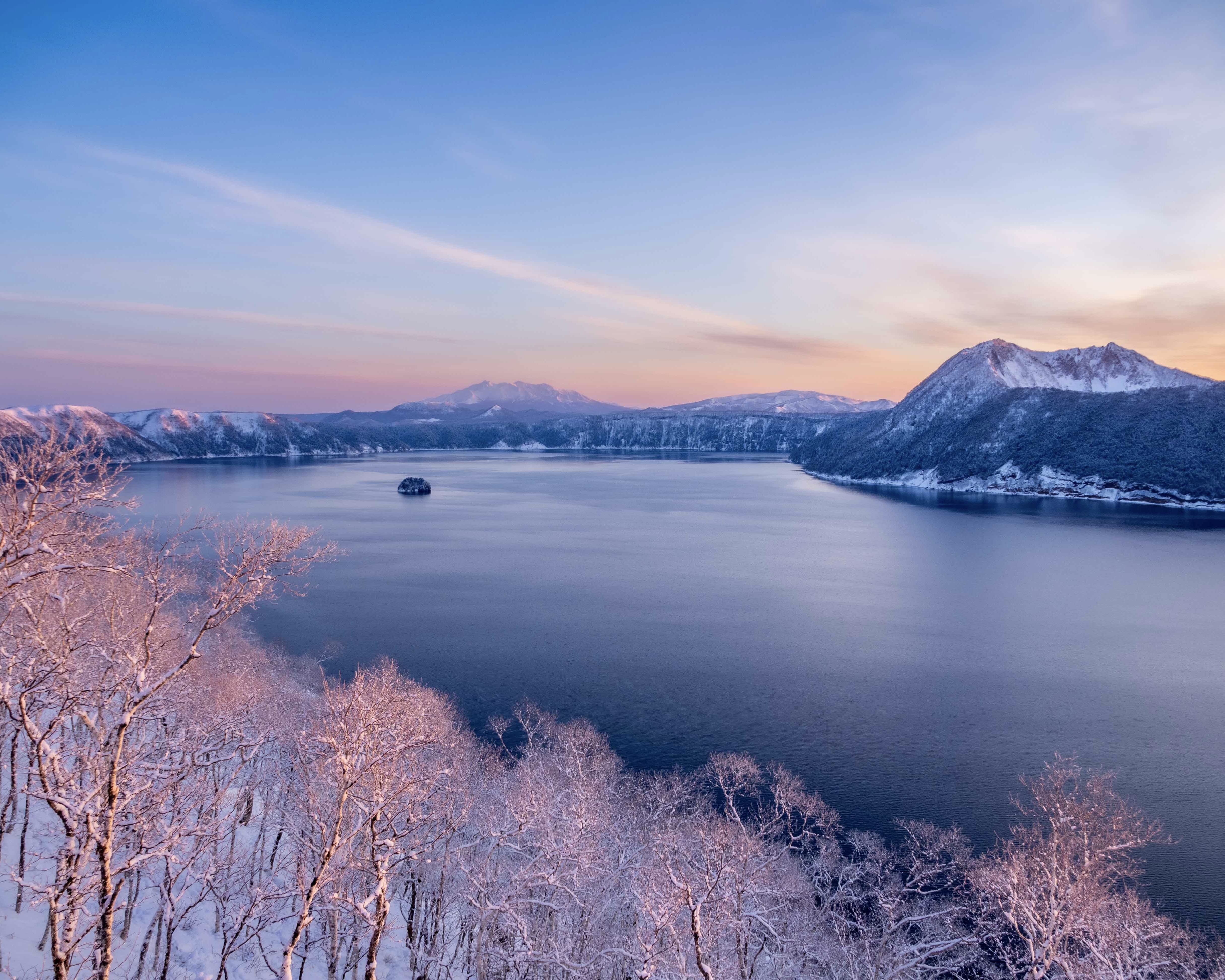 北海道観光機構のSNSで、『 摩周湖-四季折々の美しい景色を堪能できる神秘の湖 』の情報を海外に発信！