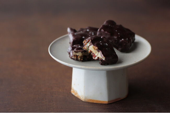 和久傳が考える「和のチョコレート」---京都のショコラティエ・垣本晃宏氏と初コラボレーション　限定菓子「果柯」(かか)誕生