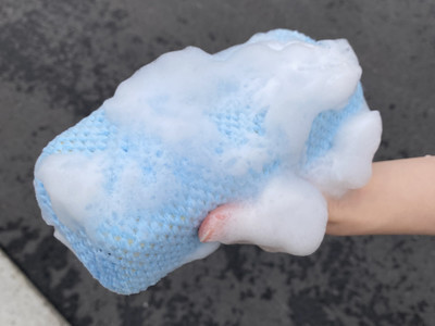 夏の洗車に、泡が持続する新構造のスポンジと 乾きにくいシャンプーを発売