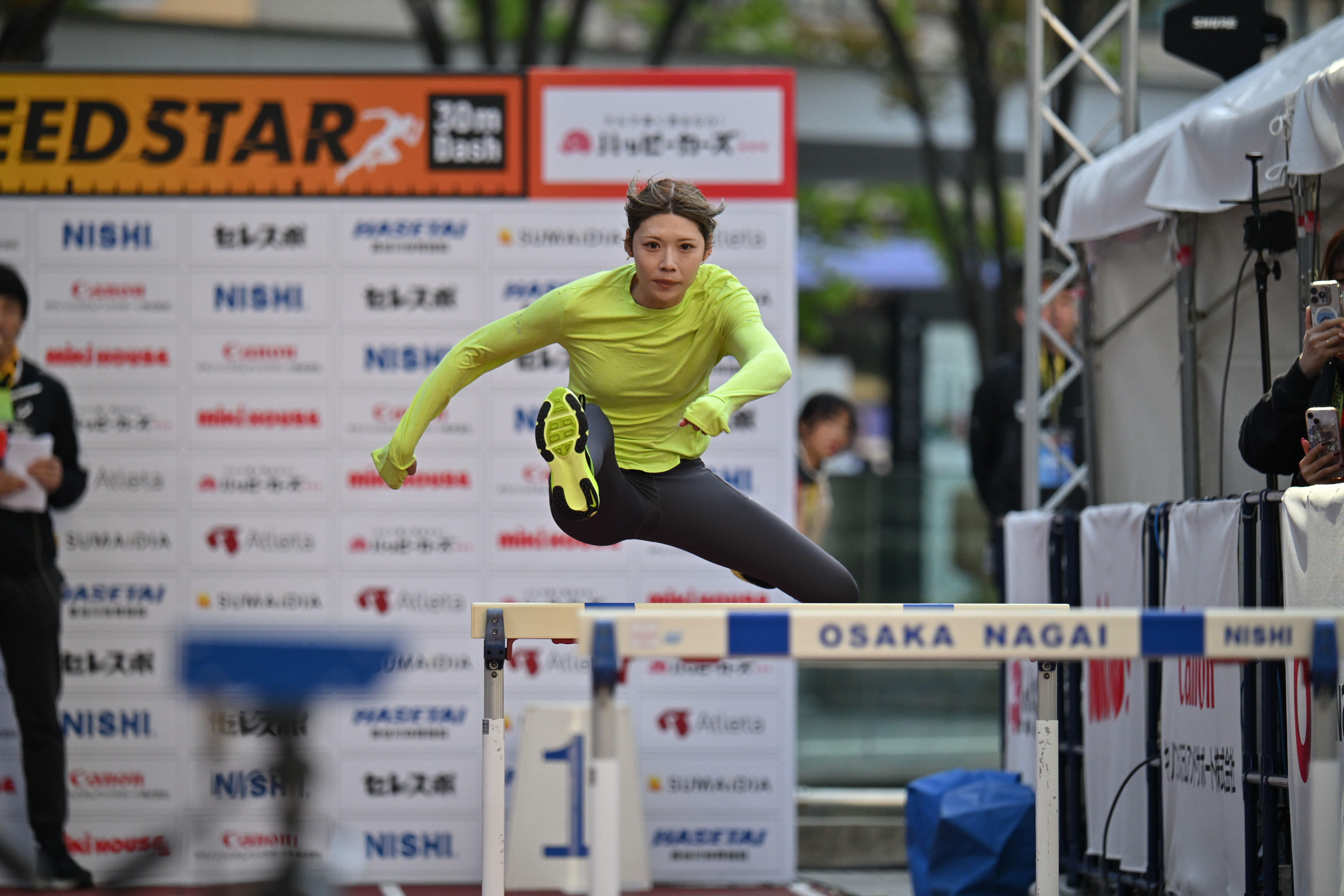 うめきた広場で400人が全力ダッシュ！SPEED STAR 30m Dash Challenge 大阪大会1日目｜朝原宣治氏プロデュース「かけっこ教室」開催、個人戦では4秒28の好タイム記録