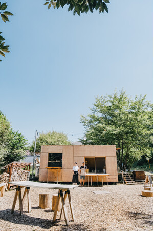 森の中の珈琲店から新作おやつをお届け。自家焙煎珈琲を練り込んだ和風クリームせんべい「さくさくカフェオレ。」新発売