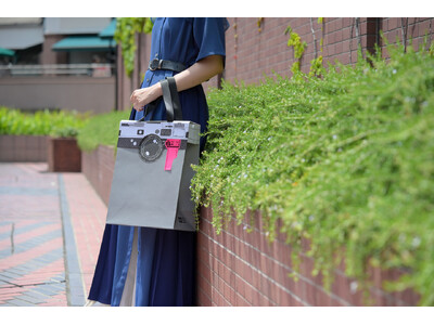 大切な思い出を “カメラ型バッグ”に入れて贈ろう！レトロかわいい「ギフトバッグ」が、カメラのキタムラで販売開始