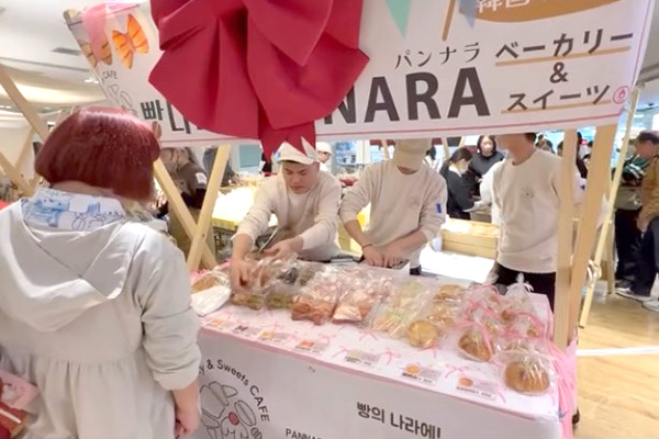【韓国スイーツパンナラ】東急プラザ蒲田で開催されたパンマルシェに初参加。大人気のリボンクロワッサンなど、計450個のパンを販売。