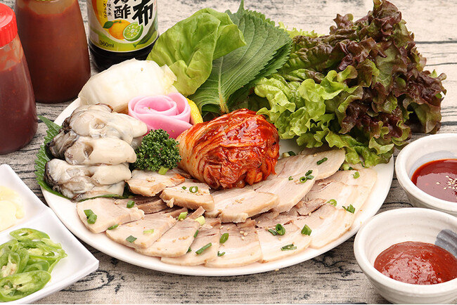 【韓国海鮮テジョンデ】冬の限定メニュー「牡蠣ポッサム(豚肉)」の提供を開始