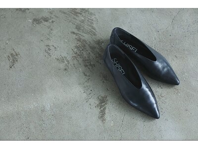 エディターの定番の足元！リピーターも多い人気シューズブランド「SHISEI」の新作パンプスがミモレストアに初登場！