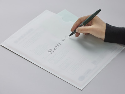 透ける、書けるという特徴を兼ね備えた特殊紙「SUKEKAKE」を発売