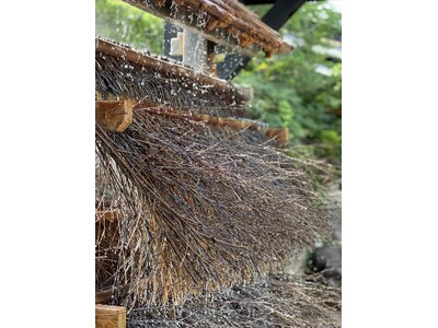 猛暑に、“冷たい足湯”という涼を。ひょうたん温泉、入口前の無料足湯を夏限定でひんやり仕様に