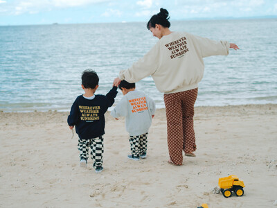 武智志穂 × FREAK'S STOREの2023年秋冬コラボコレクションを発表！ 自然豊かな沖縄にて撮影された双子の息子たちとのルックも公開