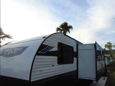 グランピングトレーラーLanikai 開業１周年・感謝価格プランを期間限定で開催！