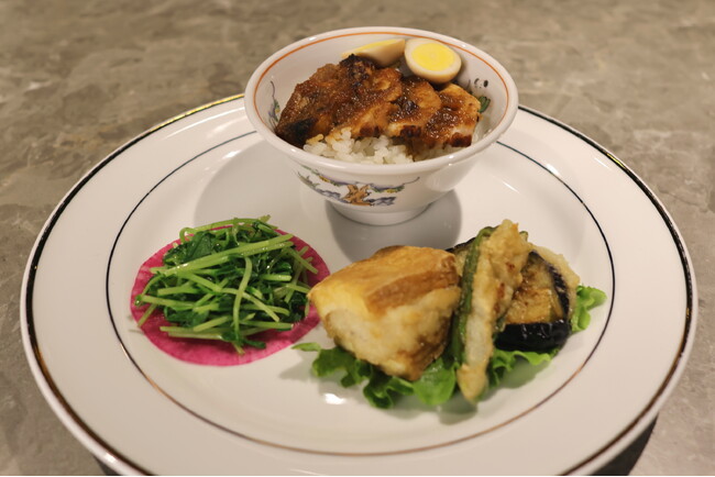 サロンクリスティの大人気企画第３弾『九龍城砦外伝　信一伝〔特装版〕』刊行記念コラボメニュー【九龍城砦イブニングティーセット第2弾】の提供が決定！2026年1月7日～2月27日の期間限定！