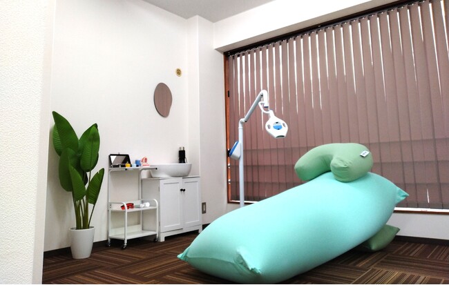 三鷹駅徒歩3分ホワイトニングサロン「Sowhite三鷹店」が11月14日オープン。ビーズクッション・ゲーミングチェアでくつろぐ新体験。