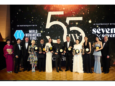 Tokyo Weekender55���N�A�g���l���ƕ����̌p���h���j���`�����e�B�K���J�ÁB�ʐ^��Leslie Kee�����^������{��������������16���́uTW Icon�v��\��