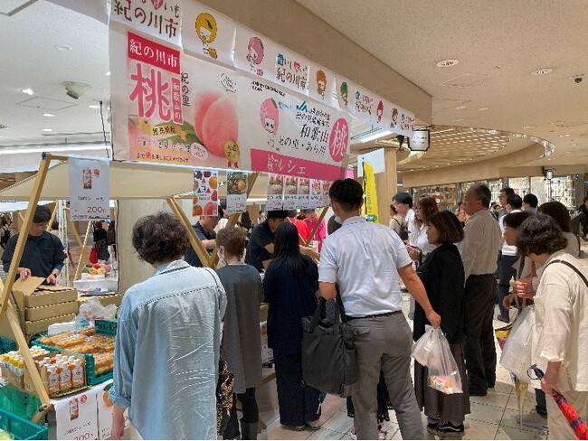 ６月１５日（月）ディアモール大阪内イベントスペース「ディーズスクエア」で『きのかわ桃マルシェ』を開催！