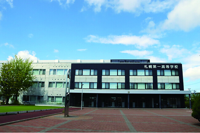 導入事例：校舎全体にマルチギガネットワークを構築。1000名超の生徒と教員の同時接続を可能に