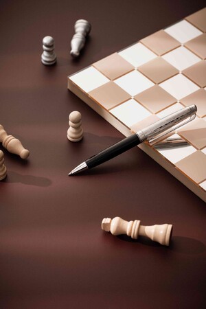 プレスリリース「100年以上の歴史を刻む、スイスの筆記具・画材ブランド『カランダッシュ』が「ダミエ コレクション」を発表」のイメージ画像