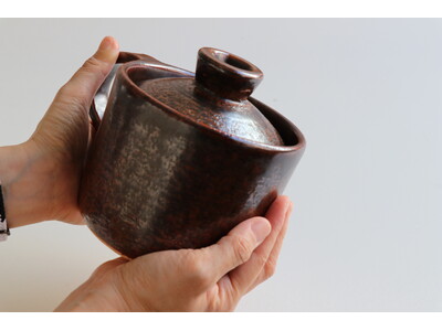 【"あえて"電子レンジ非対応】有田焼職人のこだわりと伝統の結晶。ひとり用土鍋ご飯「おまぐはん」