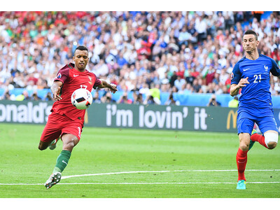 ���|���g�K����\�E�i�j���������A�����s������̒��w�Z�ɖK��