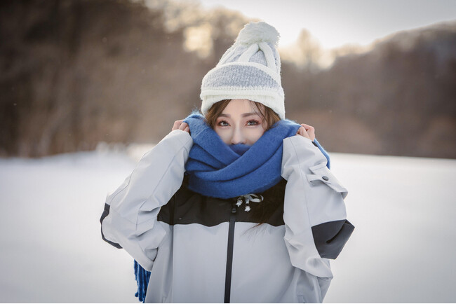 川島琴里、渋谷街頭ビジョンに登場　「雪原で眠る女」映像を公開
