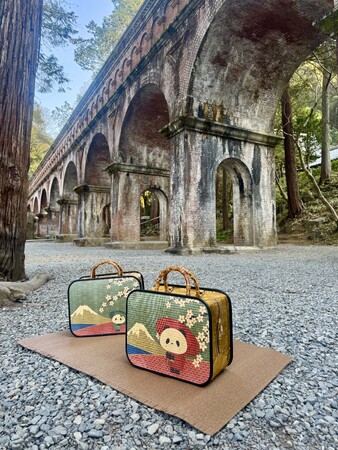 日本文化【畳と西陣織】の美しさを、新しい視点で世界へ。伝統を大切にしながら、未来をデザインする老舗バッグメーカーが、楽天公式キャラクター「お買いものパンダ」と開発した特別なアイテムが発売開始！