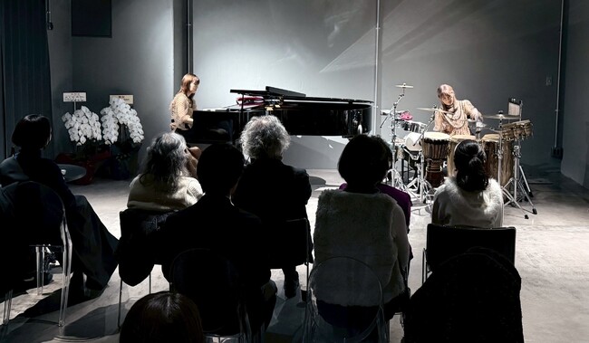 母の夢と“蘇ったピアノ”が、街の居場所になった。国立に、グランドピアノ常設×犬猫同伴OKのアトリエ型カフェ兼レンタルスペース「atelier saison」誕生