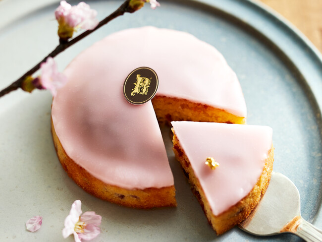 焼き菓子専門店〈ビスキュイテリエ ブルトンヌ〉より毎月人気の「ガトー・ナンテ クラシック」に3月限定の“桜”の味わいが登場！