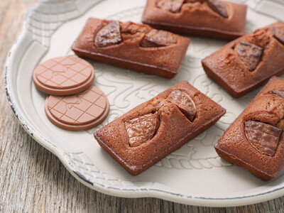 “焼きたてフィナンシェ”が人気の「ノワ・ドゥ・ブール」は姉妹ブランドである「Murir（ミュリル）」のチョコレートを使用した『焼きたてフィナンシェ（メドゥミルク・ショコラ）』を販売します。