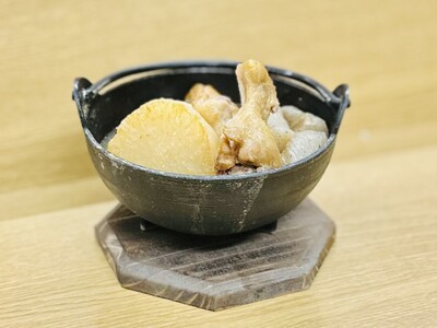 京都・右京区鳴滝に“出汁まで食べる”新業態。予約困難店「鶏鍋珍」で磨き上げた“出汁文化”を継承した『鶏白湯おでん ヤツガレ 時々イタリアン』が誕生