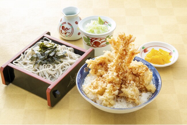 【創業50余年の伝統×圧倒的ボリューム】札幌の老舗「ごまそば遊鶴」全店にて、大海老3本×鶏天2個がそびえ立つ『海老・鶏ダブル天丼セット』を11月1日(日)より期間限定販売