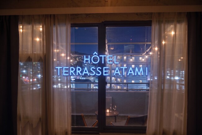 【熱海駅徒歩2分】8月開業の全3室隠れ家ホテル「HOTEL TERRASSE ATAMI」が予約好調！「日帰りのつもりが、やっぱり泊まりたい」熱海を満喫した旅行者の“当日泊・延泊ニーズ”にもフィット