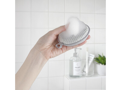 白黒雑貨ブランドが京都の絹織物工場と協業　全面シルク製「洗顔パフ」を3月19日発売