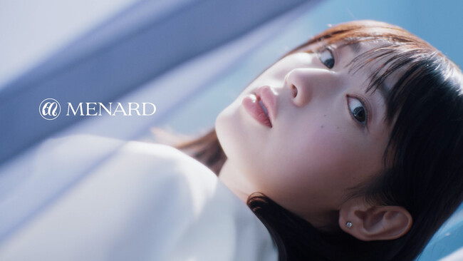 2026年注目の俳優 白石聖さんが新ミューズ就任！ 鮮やかなブルーの窓を開け、「ブライトニング迷子」たちを導く「フェアルーセント」 新CM「全方位ブライトニングをはじめよう」篇