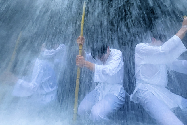 サウナの次は”滝行”。東京から90分の本格滝行体験「TAKIGO」、開始2年で注目の体験アクティビティに