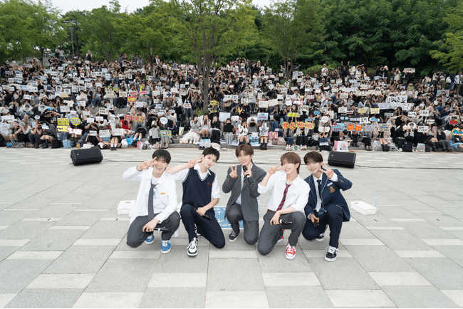 全員10代の日本人5人組ボーイズグループ・VIBY、初の韓国ライブとなる「VIBY SEOUL BUSKING EVENT」を漢江公園で開催！約600名のファンが殺到し大盛況のうちに終了