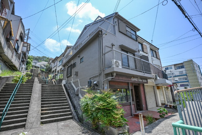 元行政建築職の女性起業家が、神戸・鈴蘭台で元喫茶店の空き家を地域交流型シェアアトリエへ。「すずらんテラス SOTTO」2026年8月22日グランドオープン。