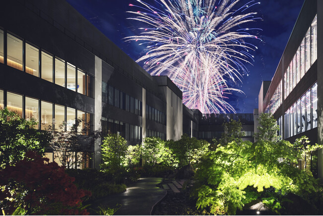 【インターコンチネンタル横浜Pier 8】みなとみらいの夜空に煌めく花火を堪能　1日限定、花火観賞宿泊プランを5月20日（水）から販売開始