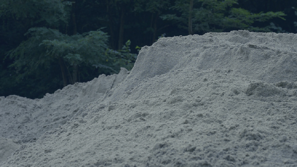 北アルプス・上高地 大正池の天然白砂「上白砂（KAMI-HAKUSA）」、浚渫（しゅんせつ）事業の現場から生まれたプロダクトが誕生。