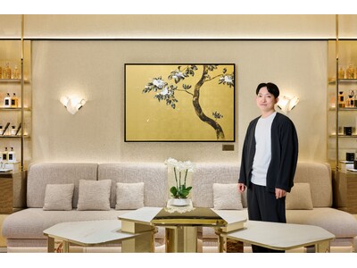 【ゲラン】新ブティック「ゲラン メゾン ド パルファン」の展示作品を手掛けたアーティスト・品川亮氏が来店