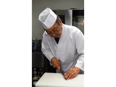 北九州市「技の達人」・住宅型有料老人ホーム「由縁」森山眞一料理長が北九州市の観光・インバウンド課から取材 | 併設するJINGU COFFEEにて、料理長による新料理メニューの提供開始