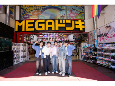 『AIZU』アンバサダー・VIBYの5人が渋谷のドンキに登場！初のブランドアンバサダー就任で、自身のビジュアルが並ぶ売場に驚愕！「すごい！」「僕たちがいっぱい！」と笑顔で店内視察＆記念撮影も実施