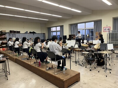 【11月3日開催】高校生の音色を再び地域へ。熊谷商業高等学校吹奏楽部と高齢者が秋の庭園で再会